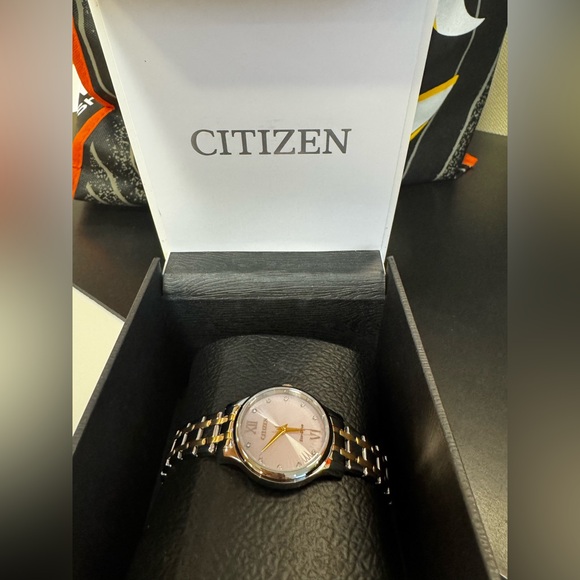 Citizen Classic Womens Two Tone Stainless Steel Bracelet Watch Em0897-51x. New. - Picture 2 of 2